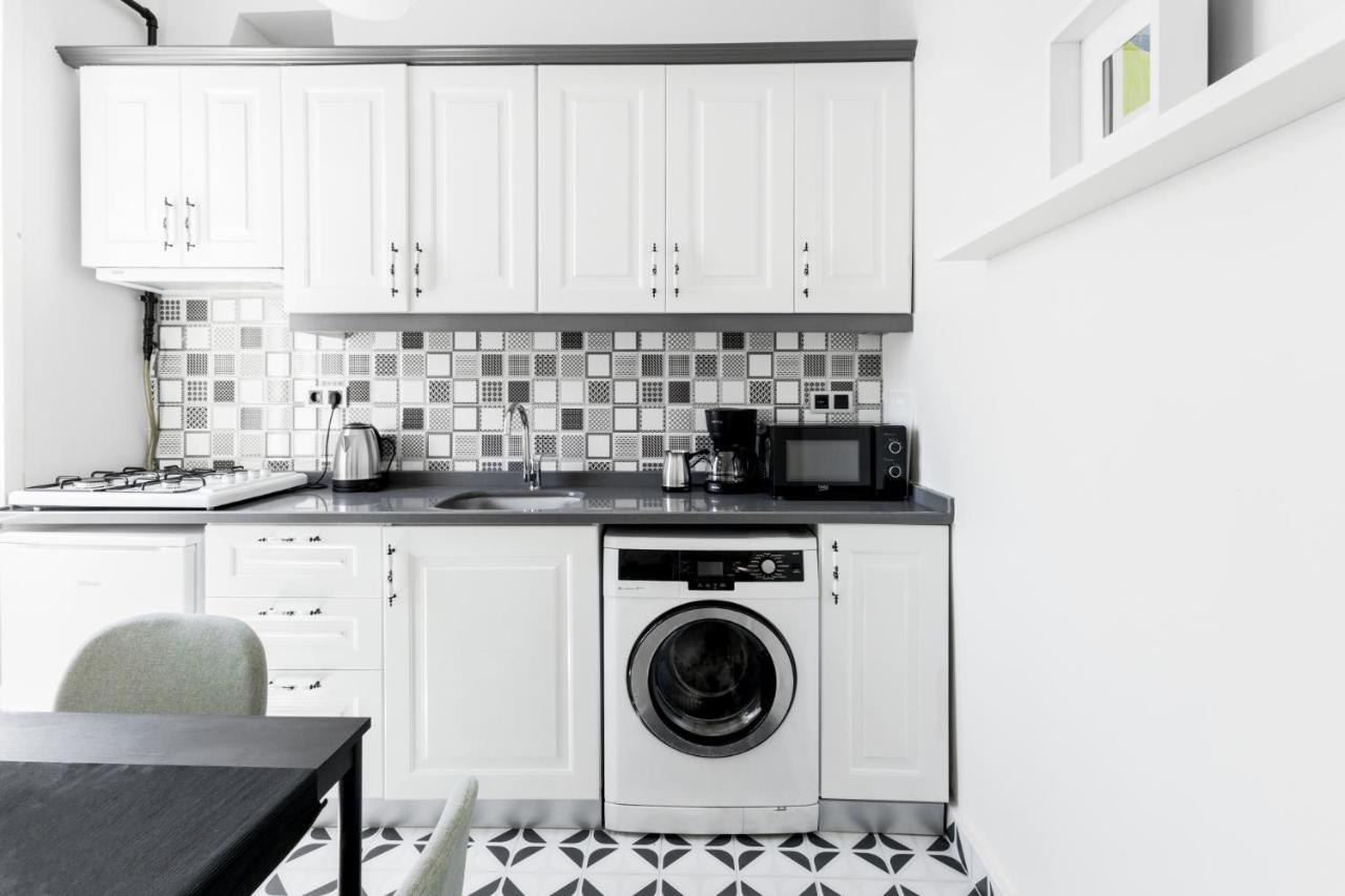 Appartamento Modern Flat 5 Min To Galata Tower In Istiklal Ave Provincia di Provincia di Istanbul Esterno foto